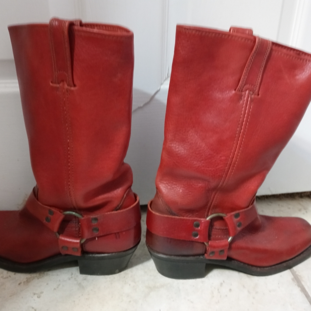 New w/out tags womens Frye red leather boots